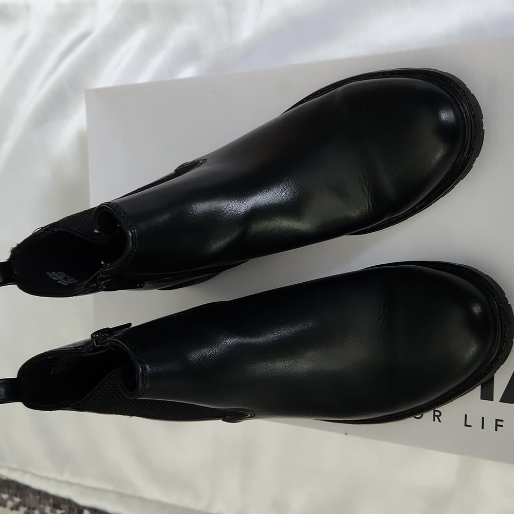 Womens Sonoma Brantlee Black Faux Leather Ankle Boot With Zipper. Size 7.5 Med